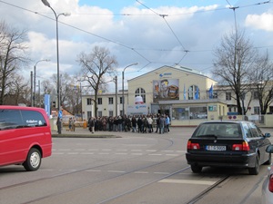 Warteschlange vor dem Eingang